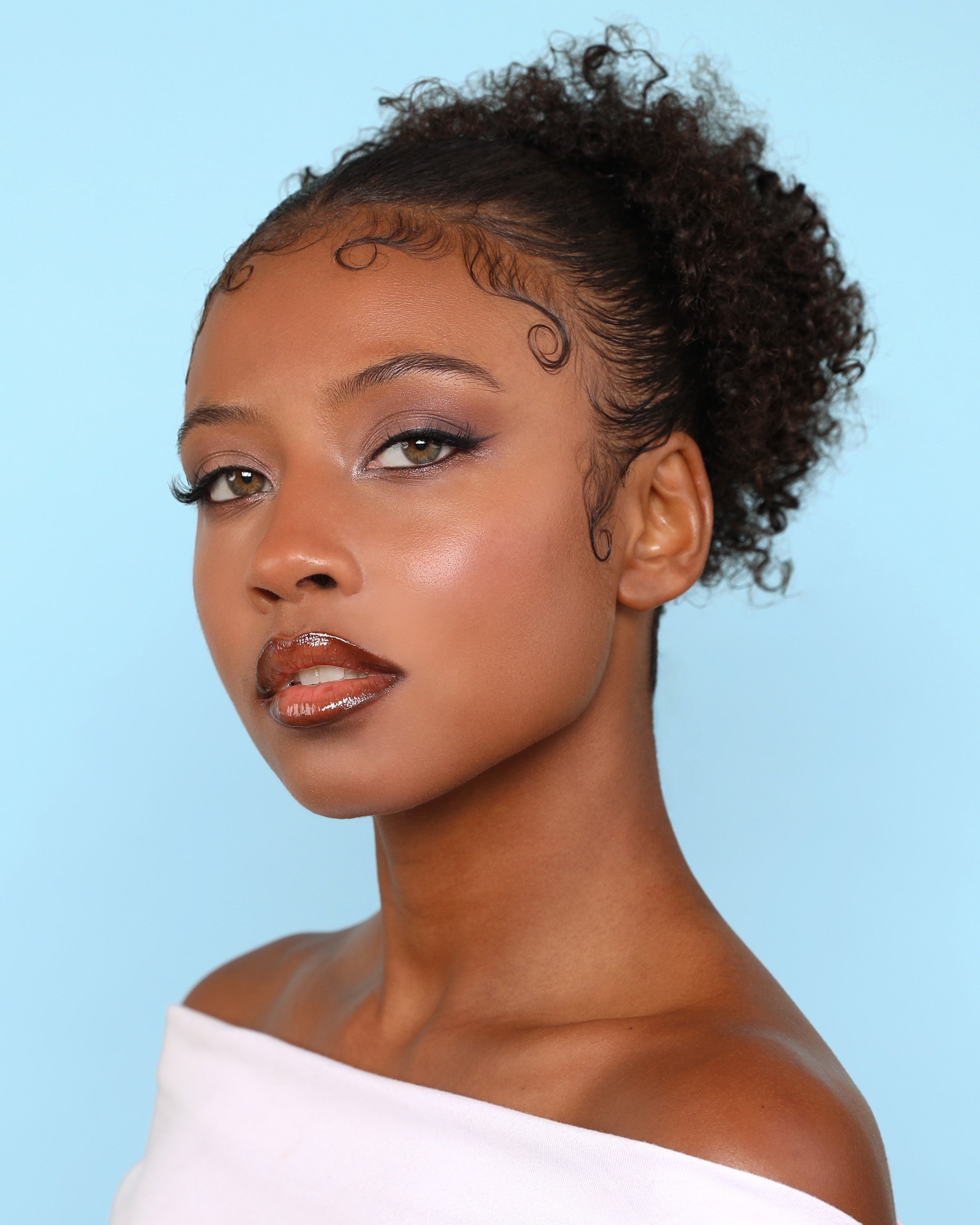 Lip Chic Shimmer Gloss (005, Sassy)