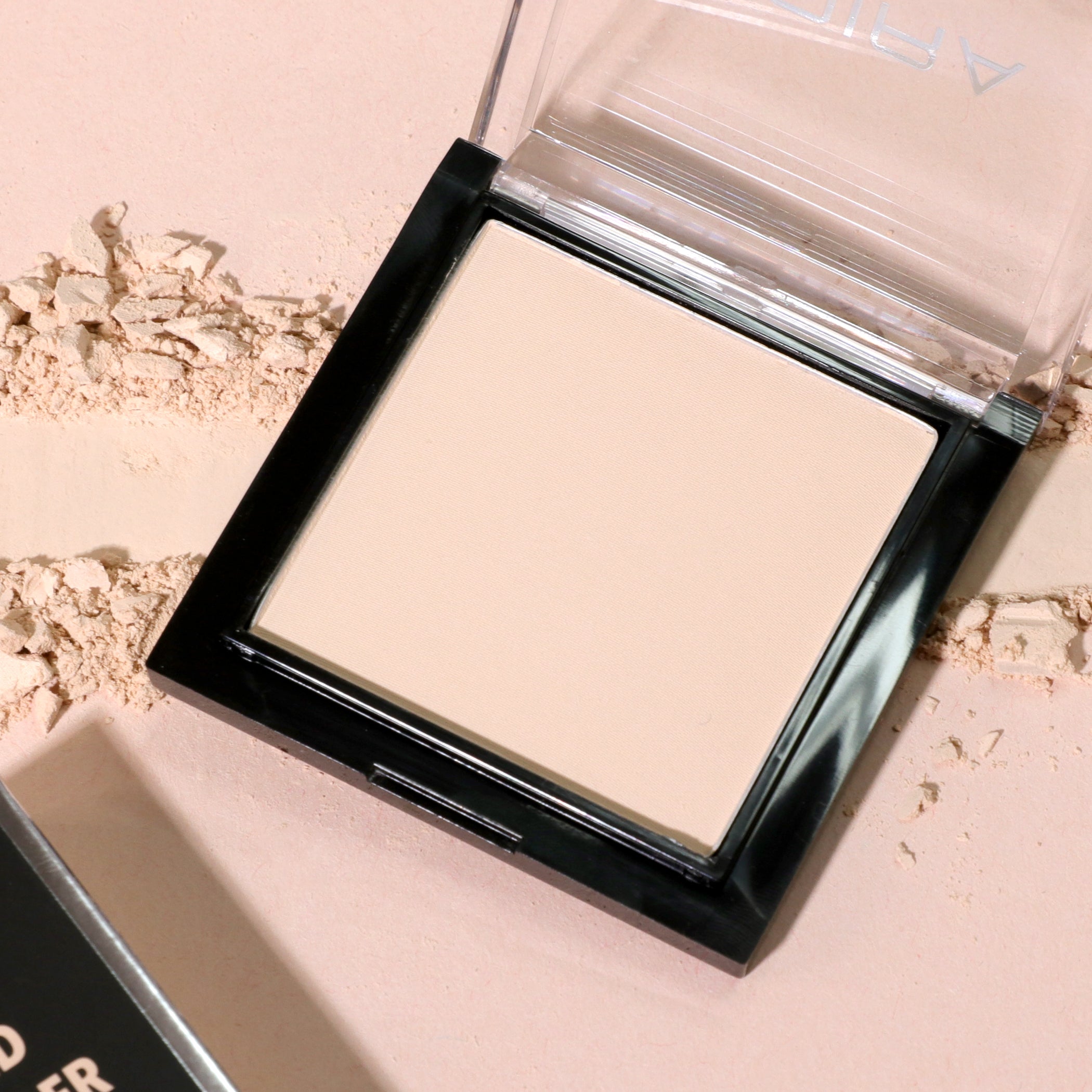 Lavish Pressed Finishing Powder (300, Light)