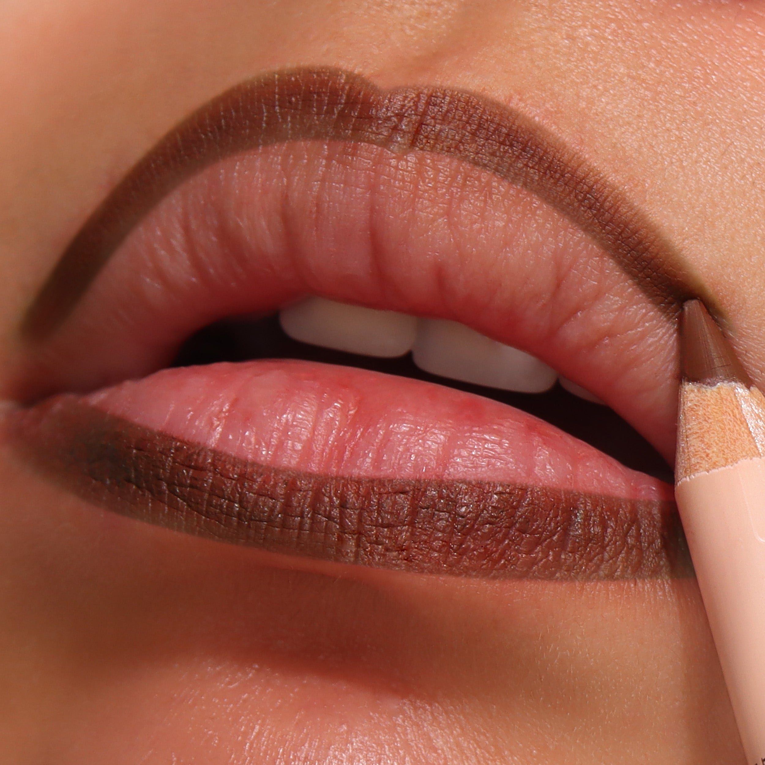 Signature Lip Pencil (009, Caramel Beige)