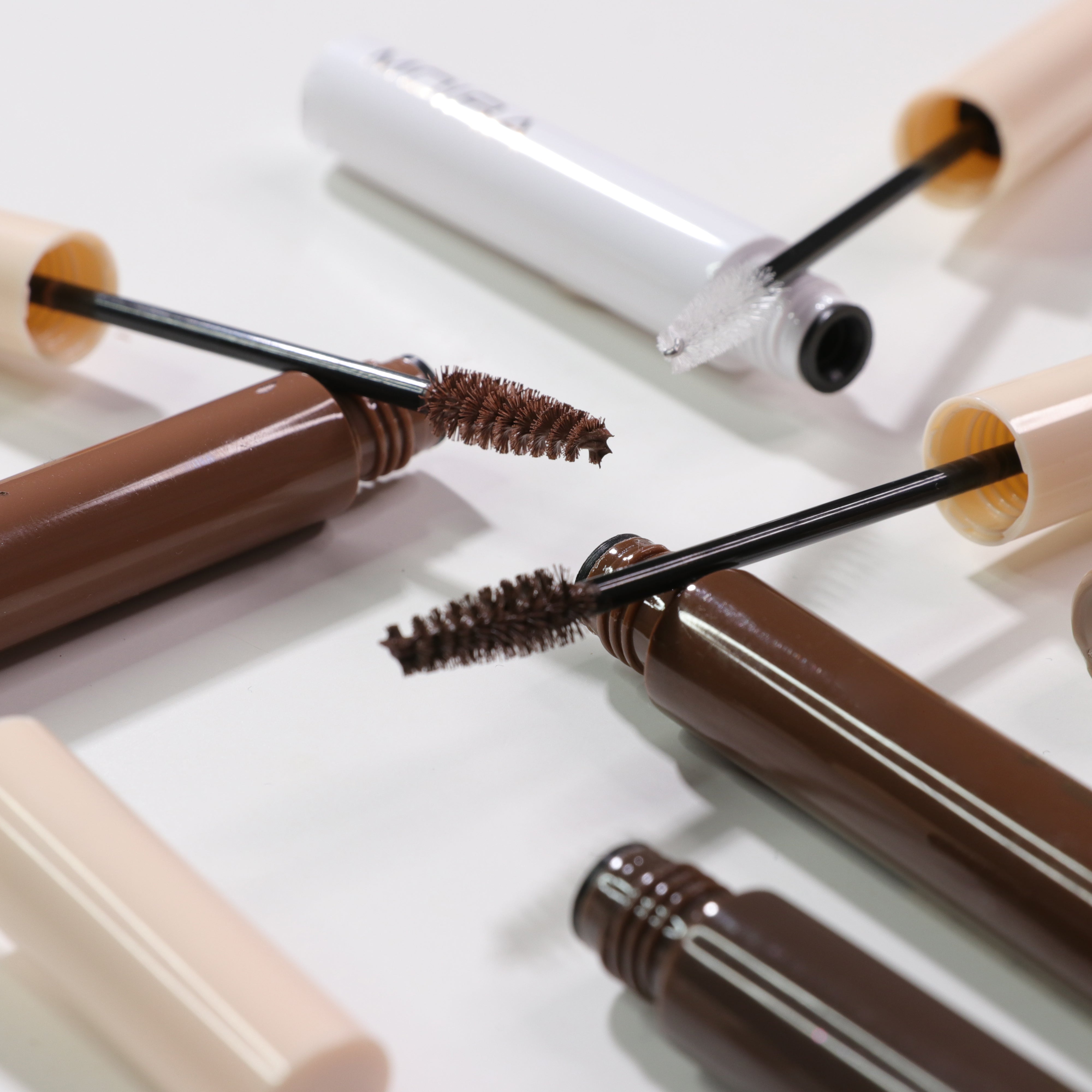 Brow Defying Mascara (004, Medium Brown)